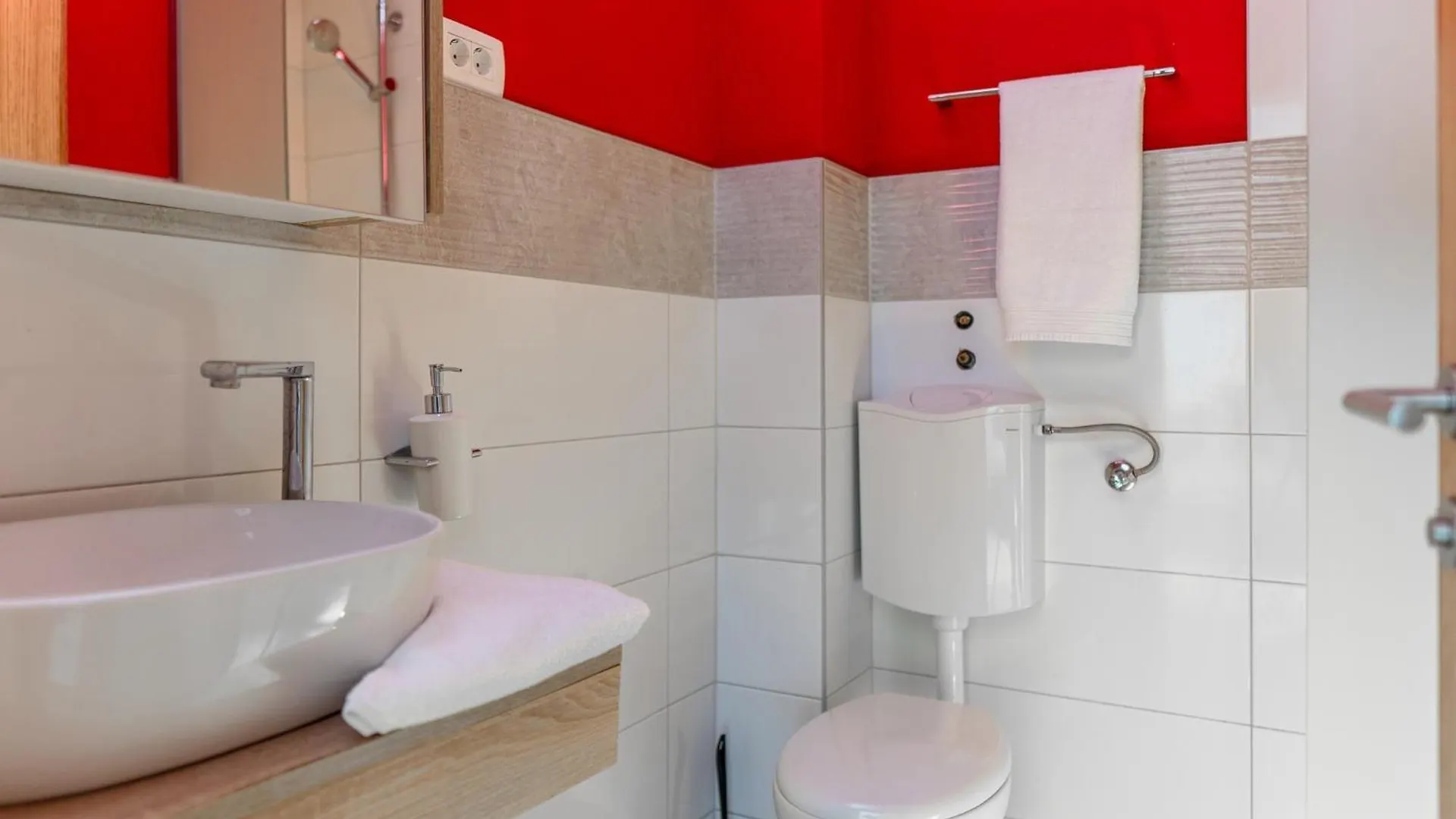 Family Friendly Seaside Apartments Vir - 22115