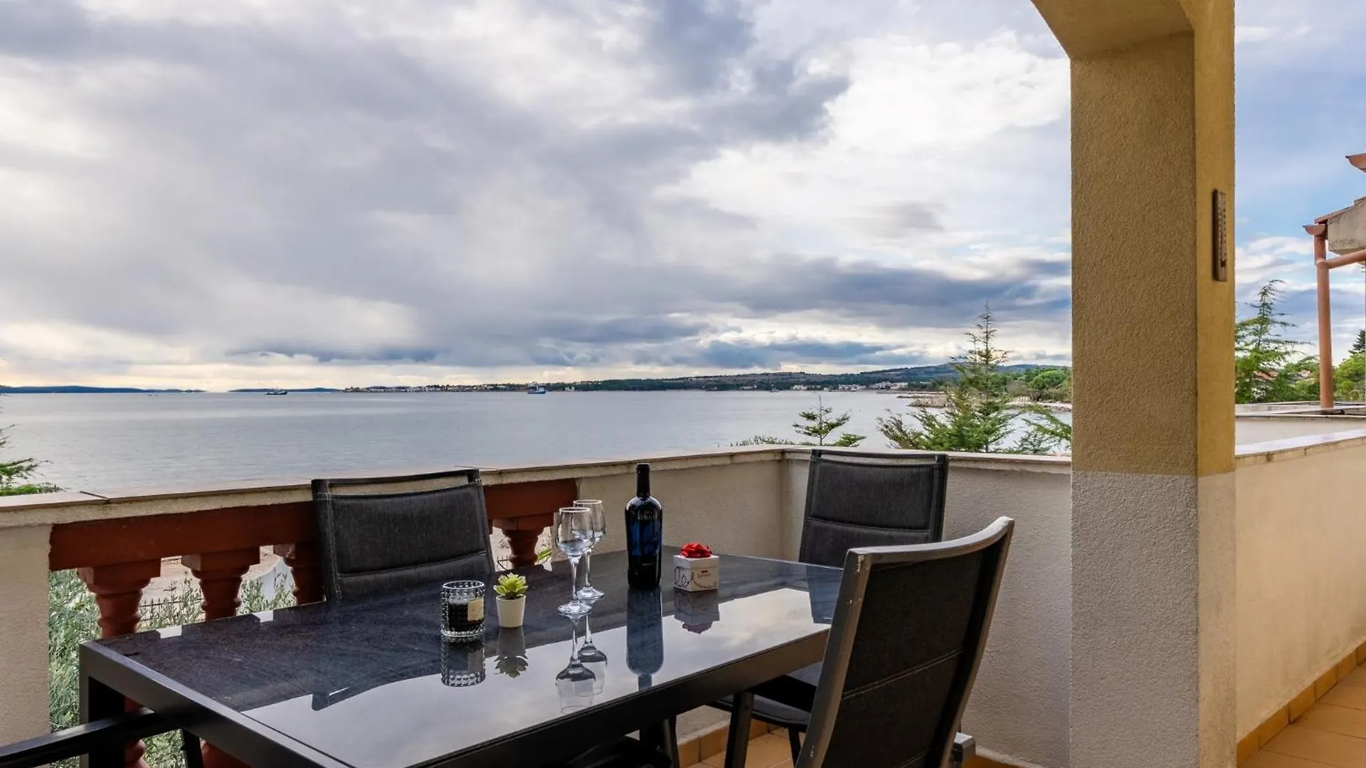 Family Friendly Seaside Apartments Vir - 22115