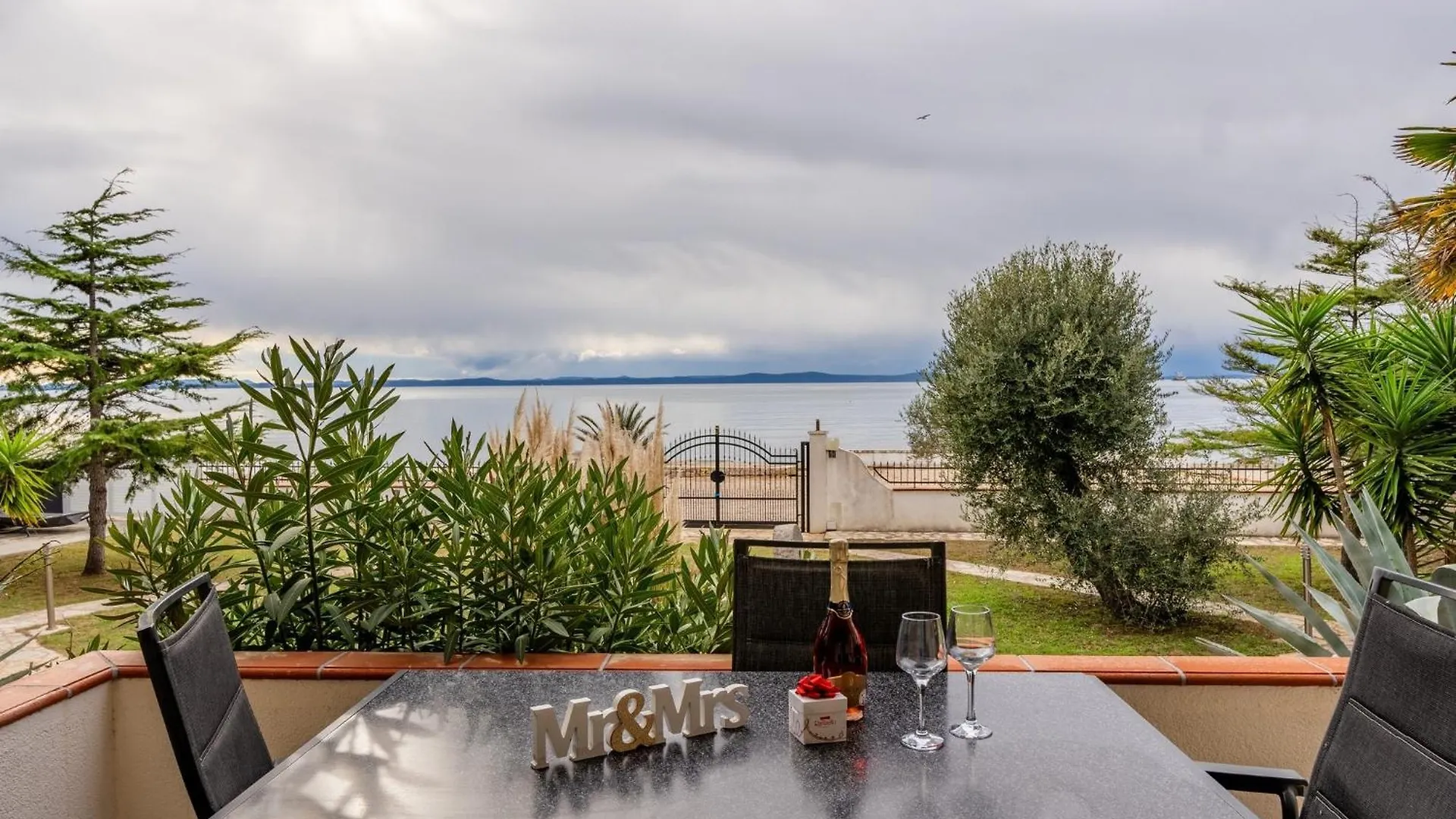 Family Friendly Seaside Apartments Vir - 22115