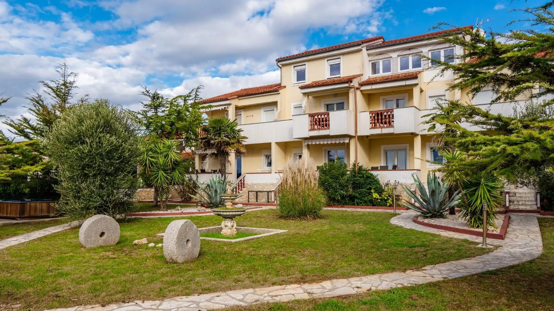 Family Friendly Seaside Apartments Vir - 22115