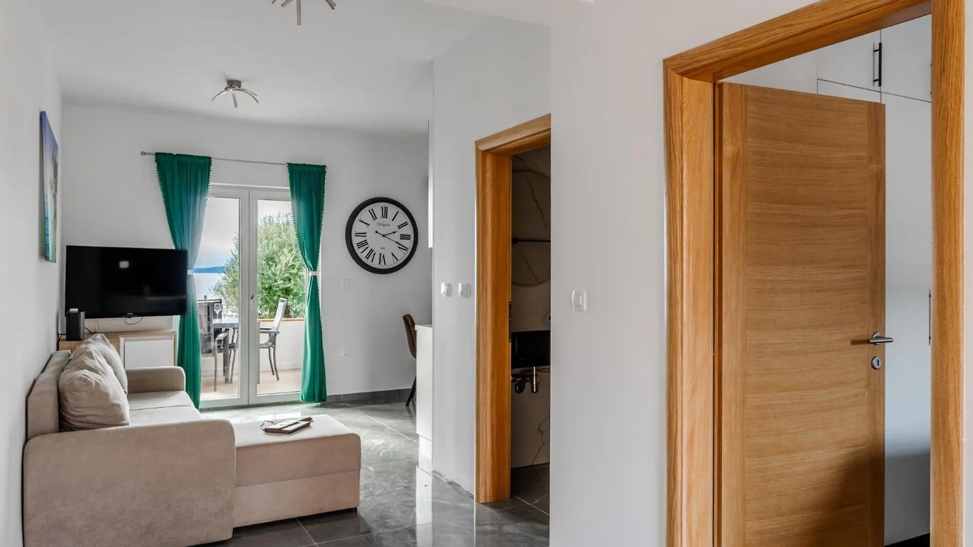 Family Friendly Seaside Apartments Vir - 22115