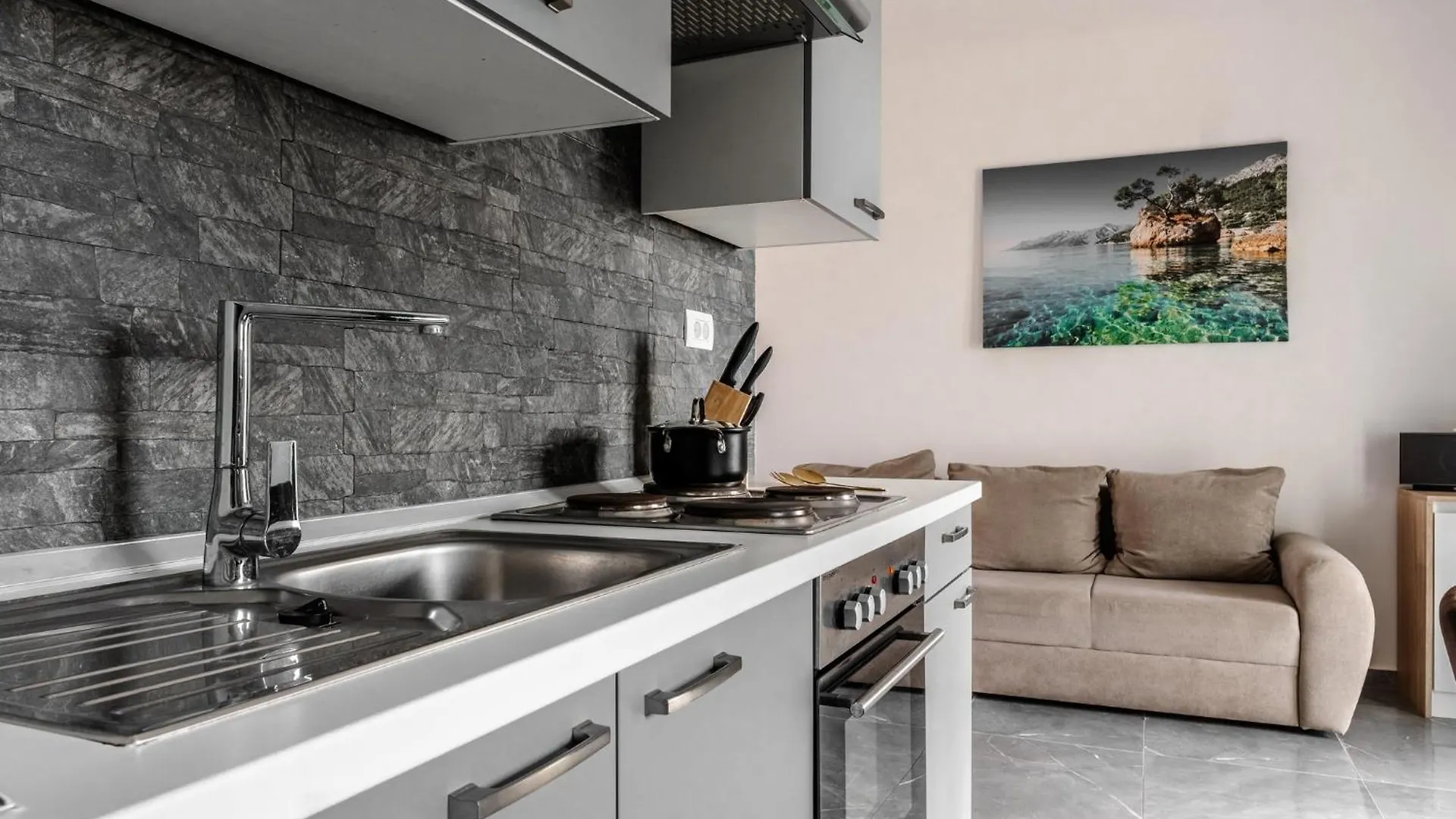 Family Friendly Seaside Apartments Vir - 22115