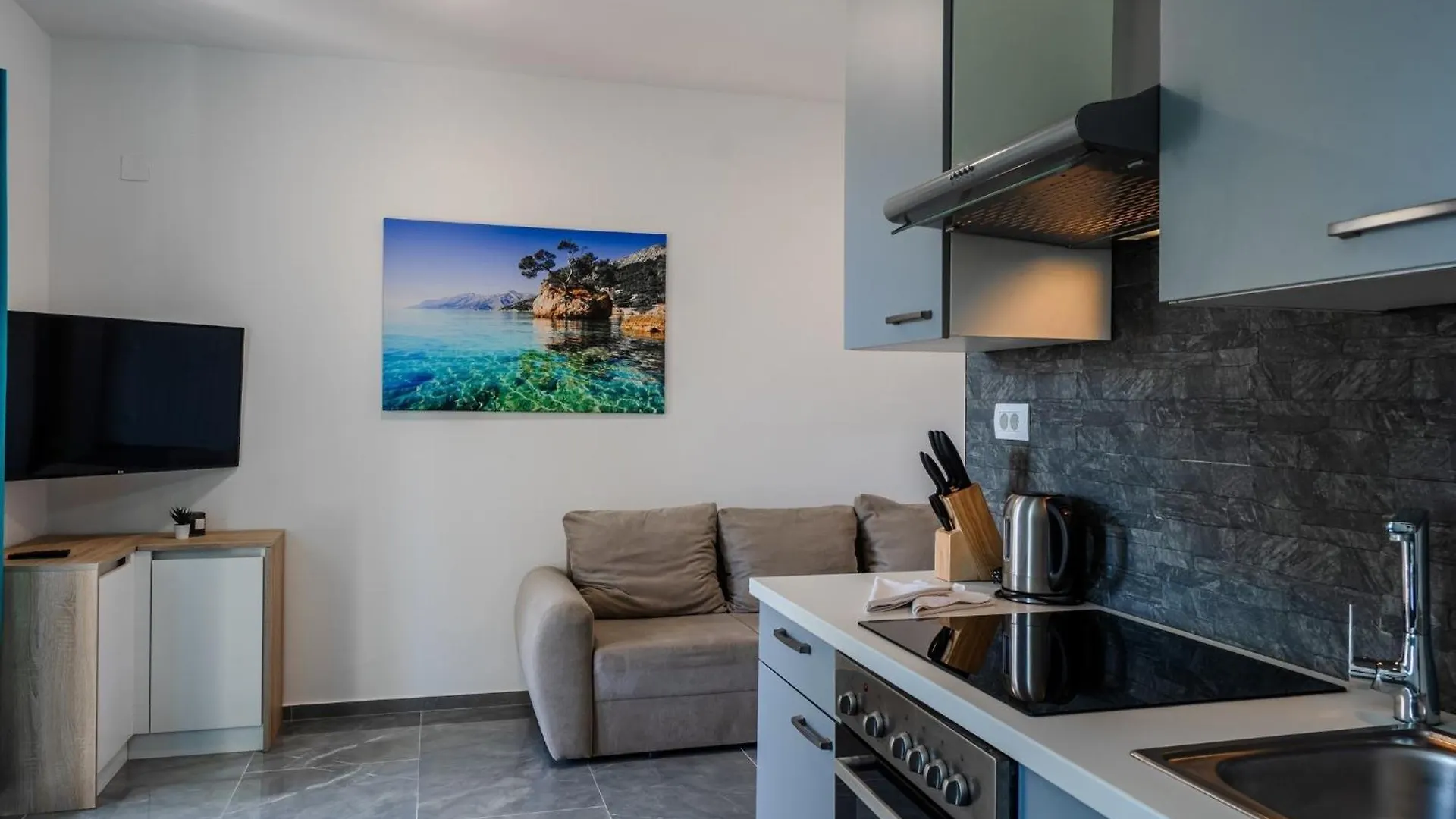 Family Friendly Seaside Apartments Vir - 22115