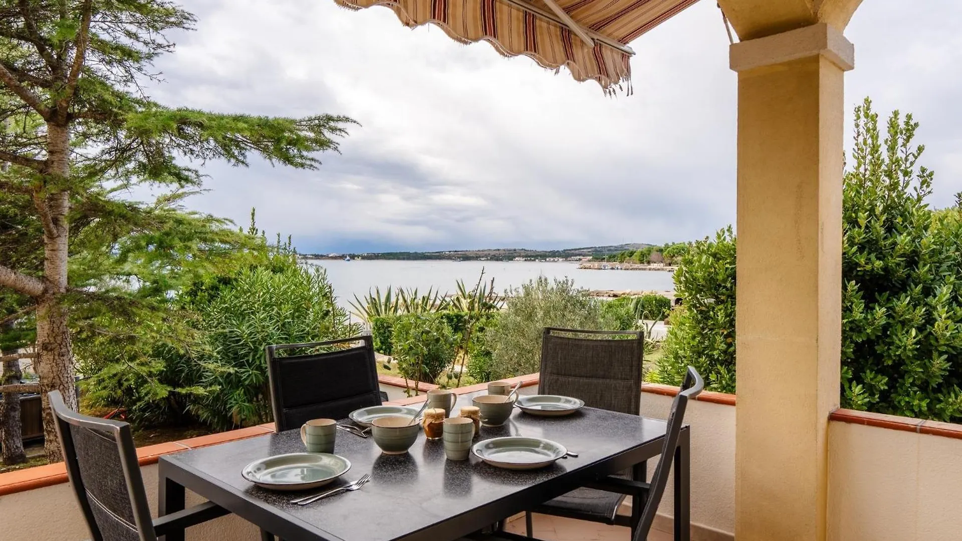 Family Friendly Seaside Apartments Vir - 22115