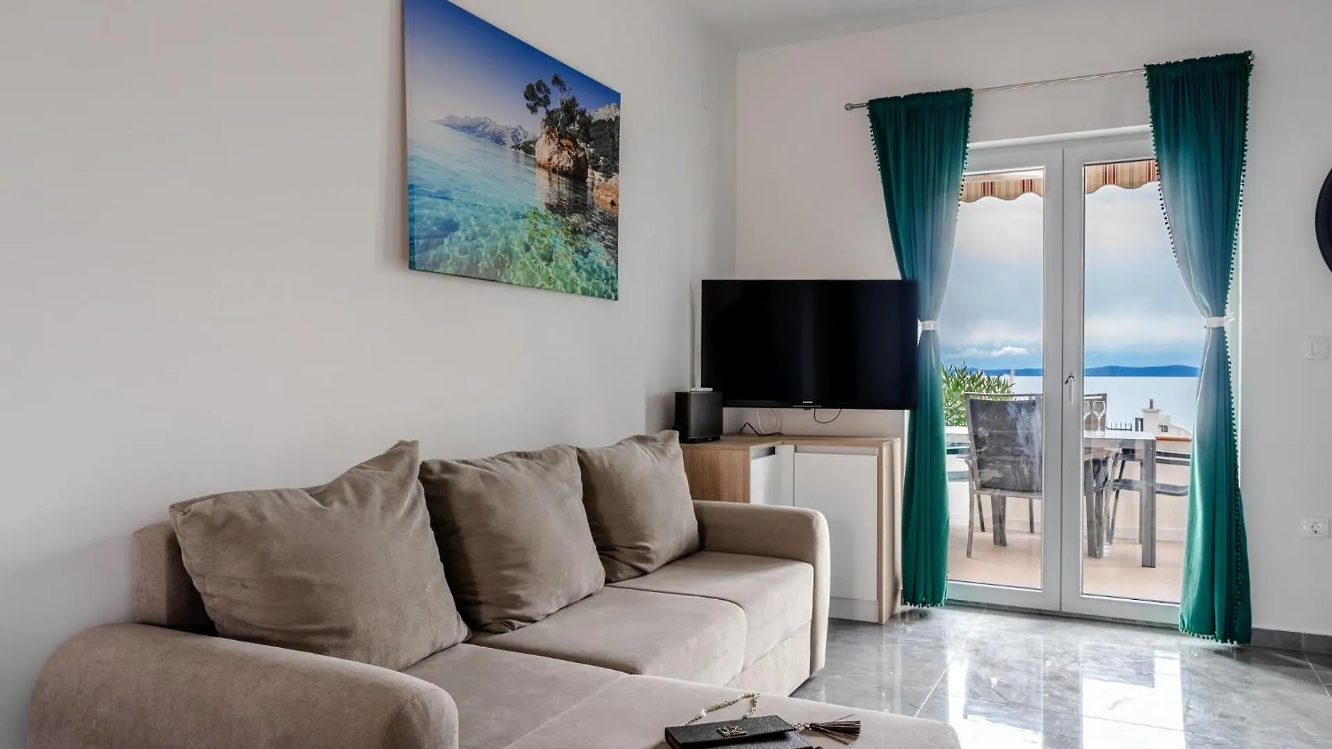 Family Friendly Seaside Apartments Vir - 22115