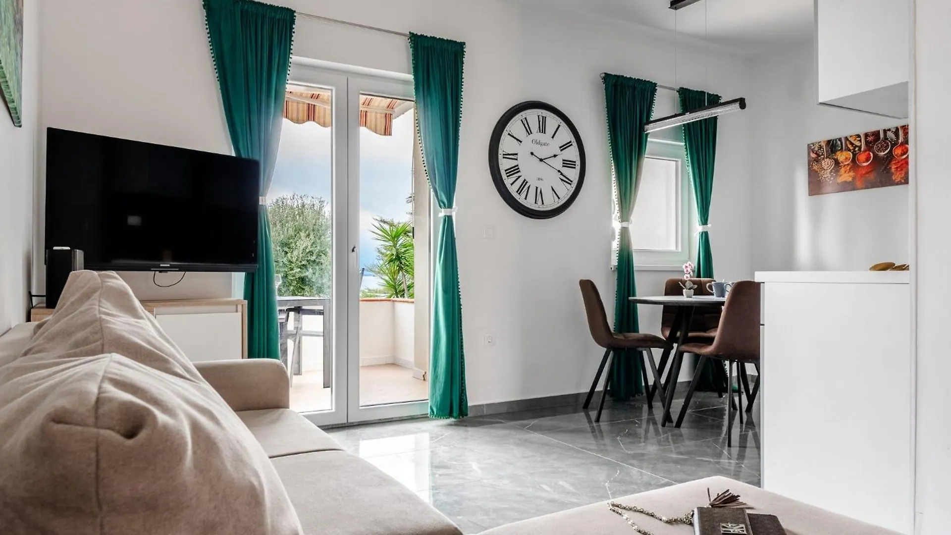 Family Friendly Seaside Apartments Vir - 22115