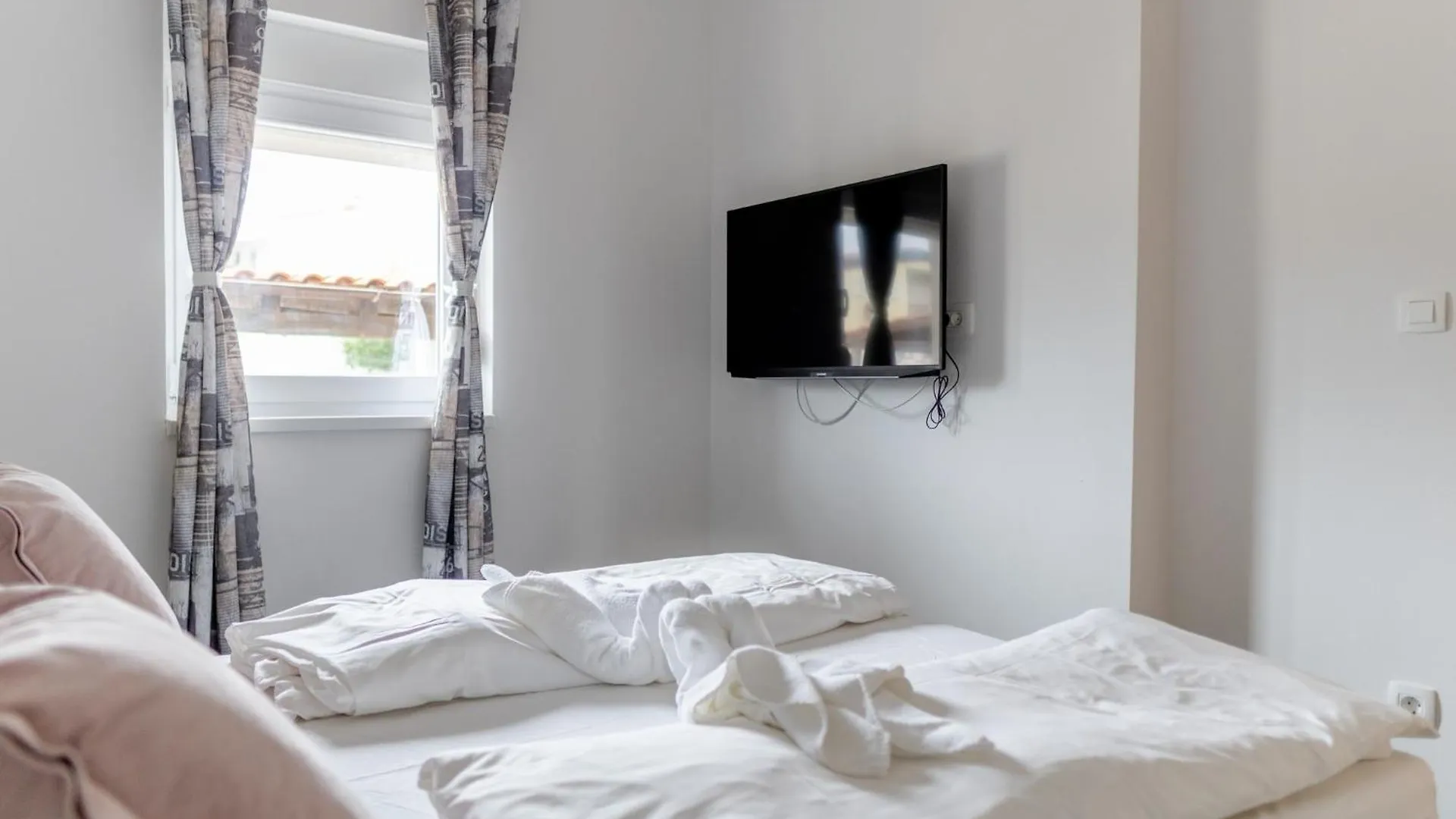 Family Friendly Seaside Apartments Vir - 22115